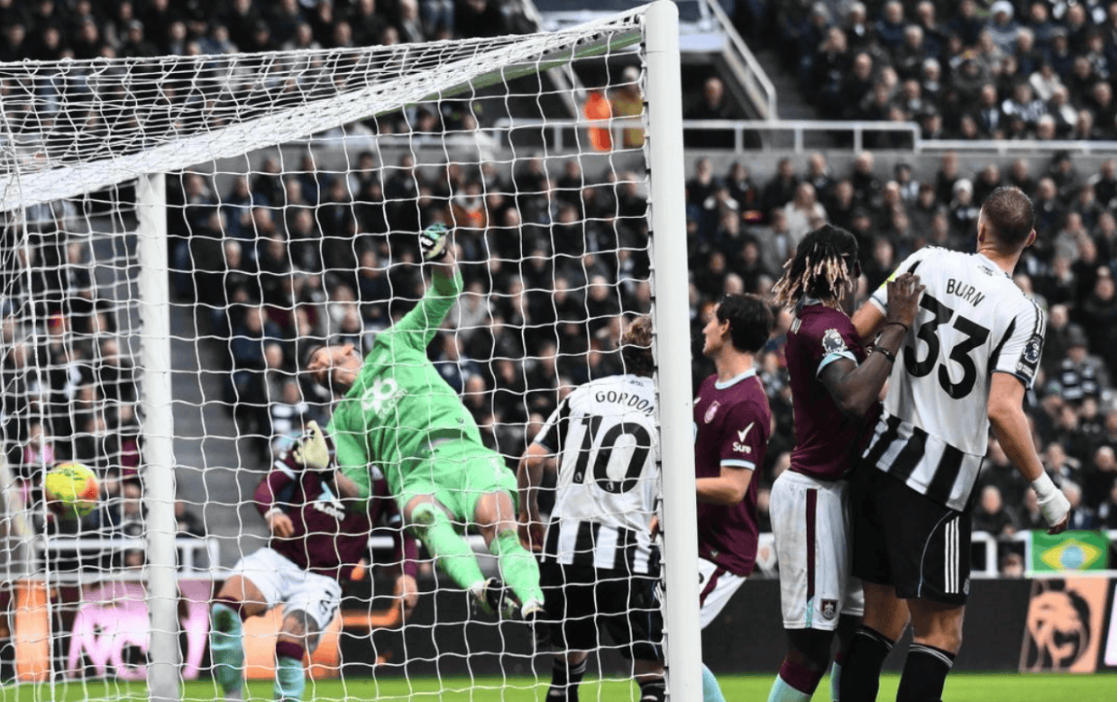 一场2-1让纽卡4轮不败，积分追平热刺曼联，争四形势白热化